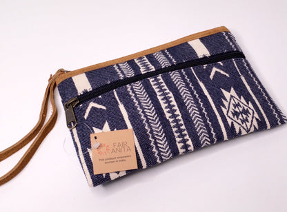 Clutch in blue made from cotton and suede.